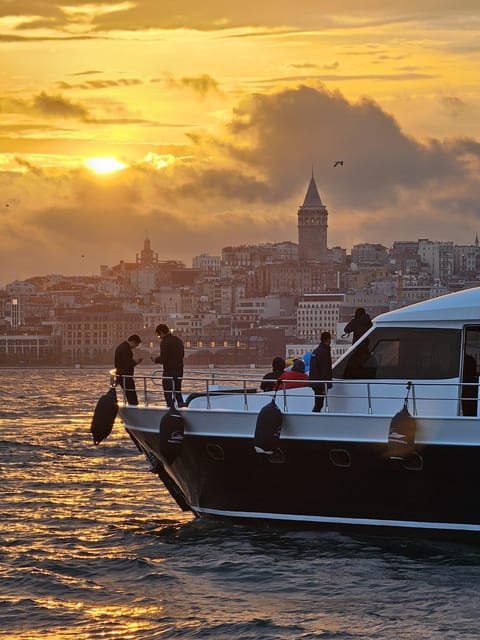 Boğazda Gün Batımı Gezisi 2026